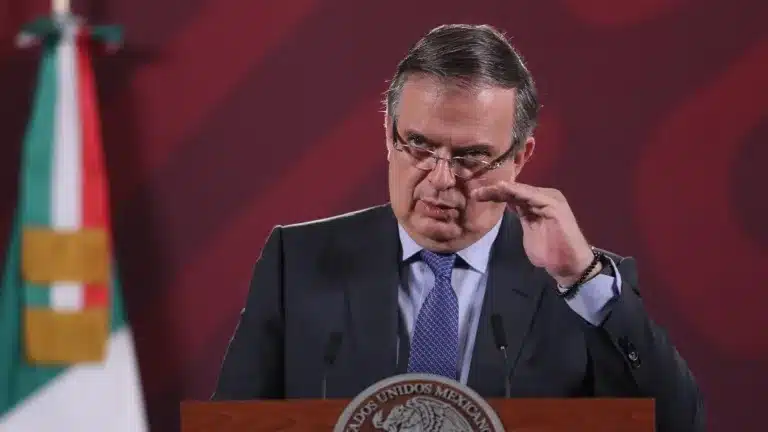 Marcelo ebrard anunció impuesto del 25% a calzado de importación temporal