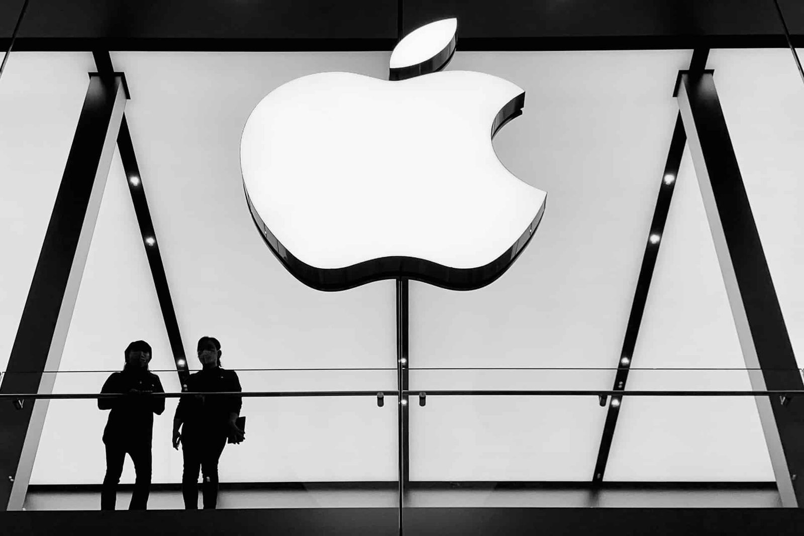 Apple invierte 100,000 MDD