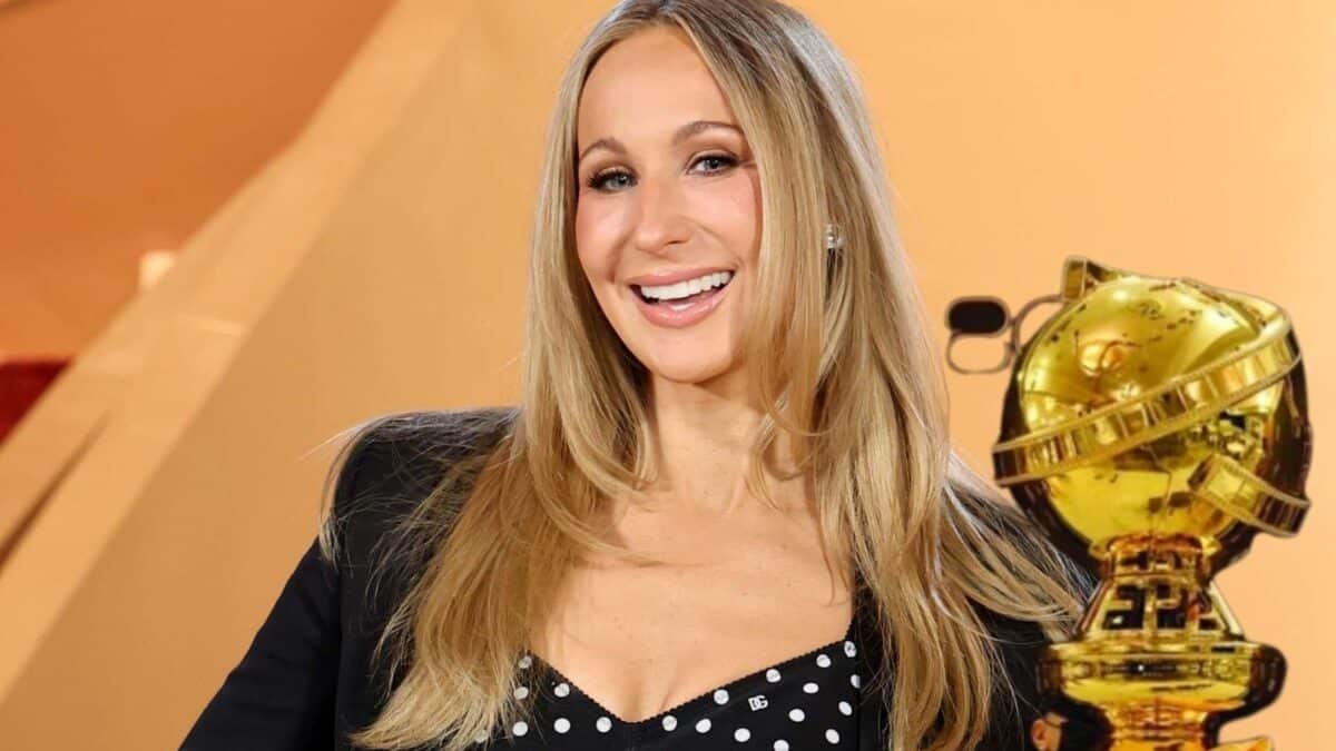 Nikki Glaser presentando los Globos de Oro 2026 y horarios para ver la gala y la alfombra roja