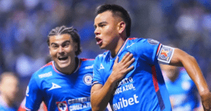 La noticia que se llevó los reflectores fue el choque de titanes entre Cruz Azul y Chivas. El Guadalajara llegó al Estadio Cuauhtémoc