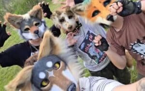 grupo de therians con distintos animales principalmente zorros