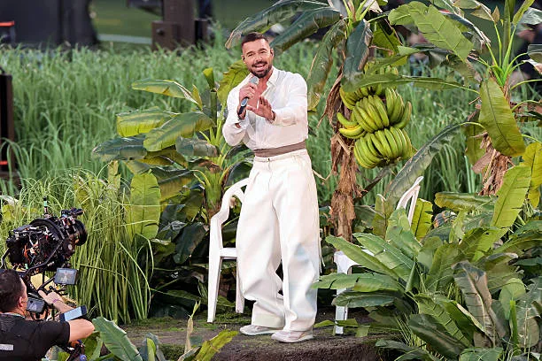 Ricky Martin cantando Lo que le pasó a Hawái en el Super Bowl LX junto a Bad Bunny