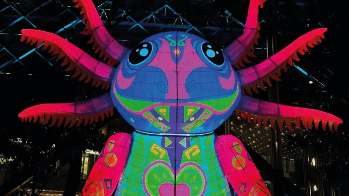 Pieza Guardianes de las Chinampas de Amauri Sanabria en FILUX CDMX