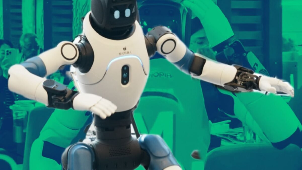 Robot humanoide pierde el control y destroza restaurante en California