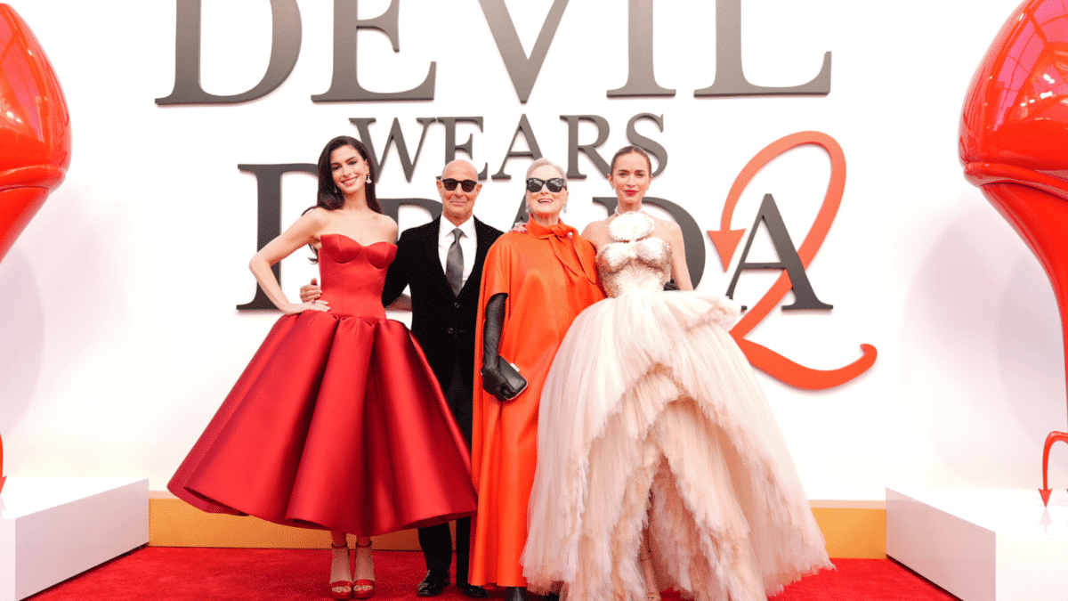 Anne Hathaway, Stanley Tucci, Meryl Streep y Emily Blunt posan para El Diablo Viste a la Moda 2.