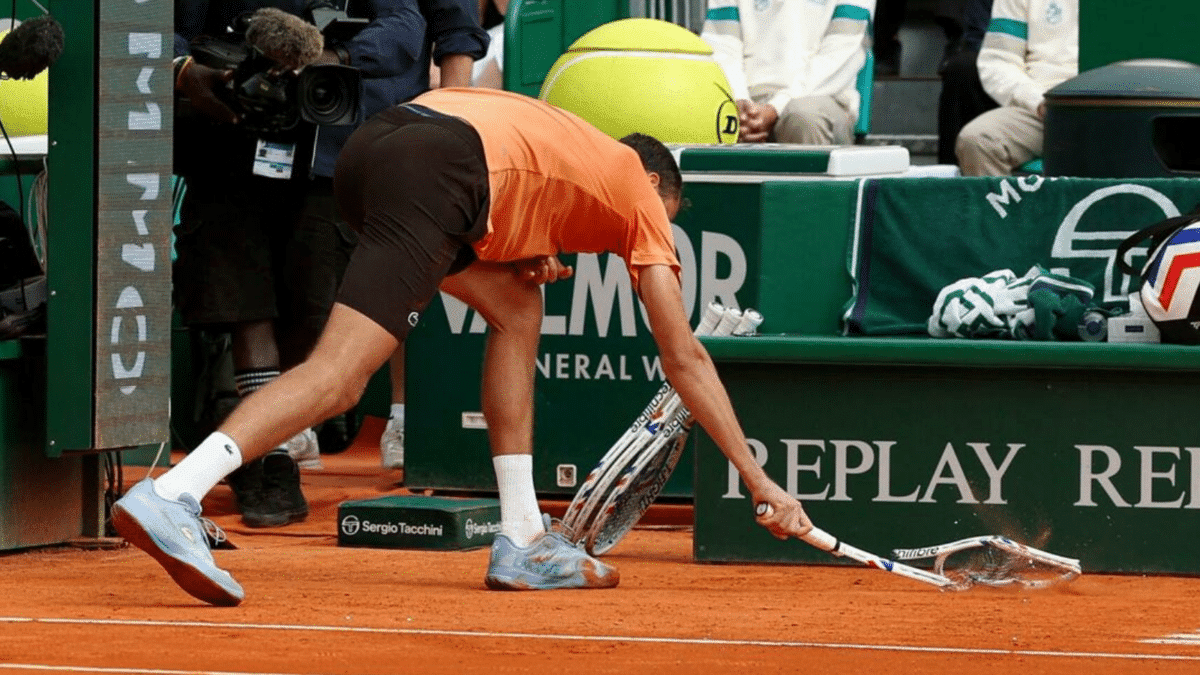 Medvedev pierde en Montecarlo con doble cero y destroza su raqueta