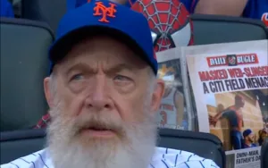 J.K. Simmons se encontró cara a cara con Spider-Man en el estadio de los Mets