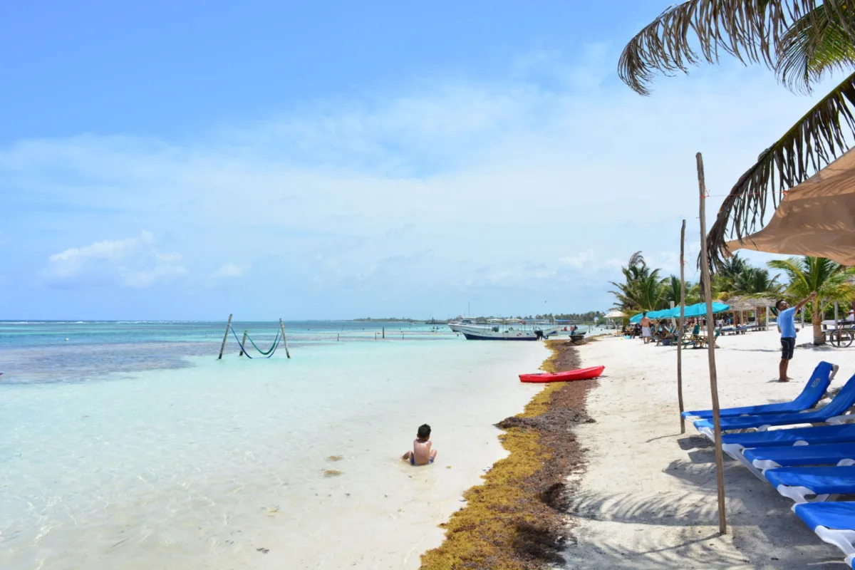 La costa de Mahahual, un ecosistema altamente sensible frente a la presión del turismo de masas.