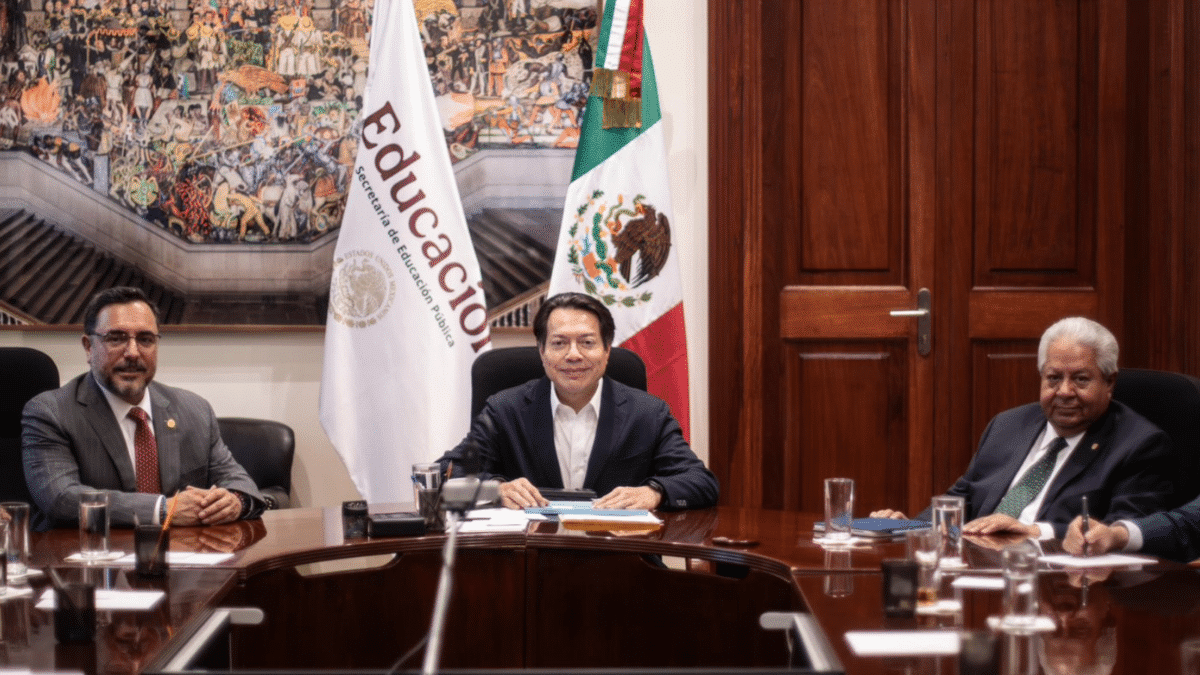 Maestros reciben aumento salarial de 9% este 15 de Mayo y celebran su día
