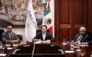 Maestros reciben aumento salarial de 9% este 15 de Mayo y celebran su día