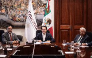Maestros reciben aumento salarial de 9% este 15 de Mayo y celebran su día