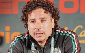 Guillermo Ochoa, frente a la cámara para su sexto Mundial antes de su retiro.