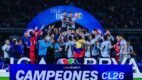 En una de las finales más dramáticas, intensas y pasionales de los últimos años, Cruz Azul se coronó campeón del Torneo Clausura 2026 al derrotar 1-2 (global 1-2) a los Pumas de la UNAM en un Estadio Olímpico Universitario