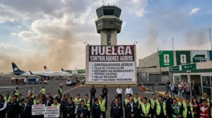 La seguridad y la conectividad del espacio aéreo mexicano se encuentran en un punto crítico.