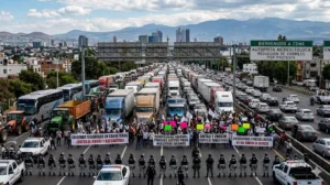 La tensión en las principales carreteras del país alcanzó un punto crítico tras la megamarcha y los bloqueos parciales que colapsaron los accesos a la Ciudad de México.