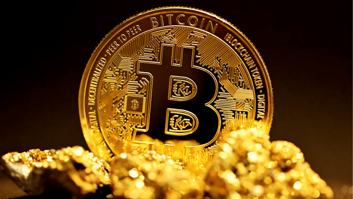 Bitcoin cayó 50% desde su máximo de $126,000 y hoy perfora los $62,000. Las tres razones verificadas del desplome y dónde puede estar el fondo.