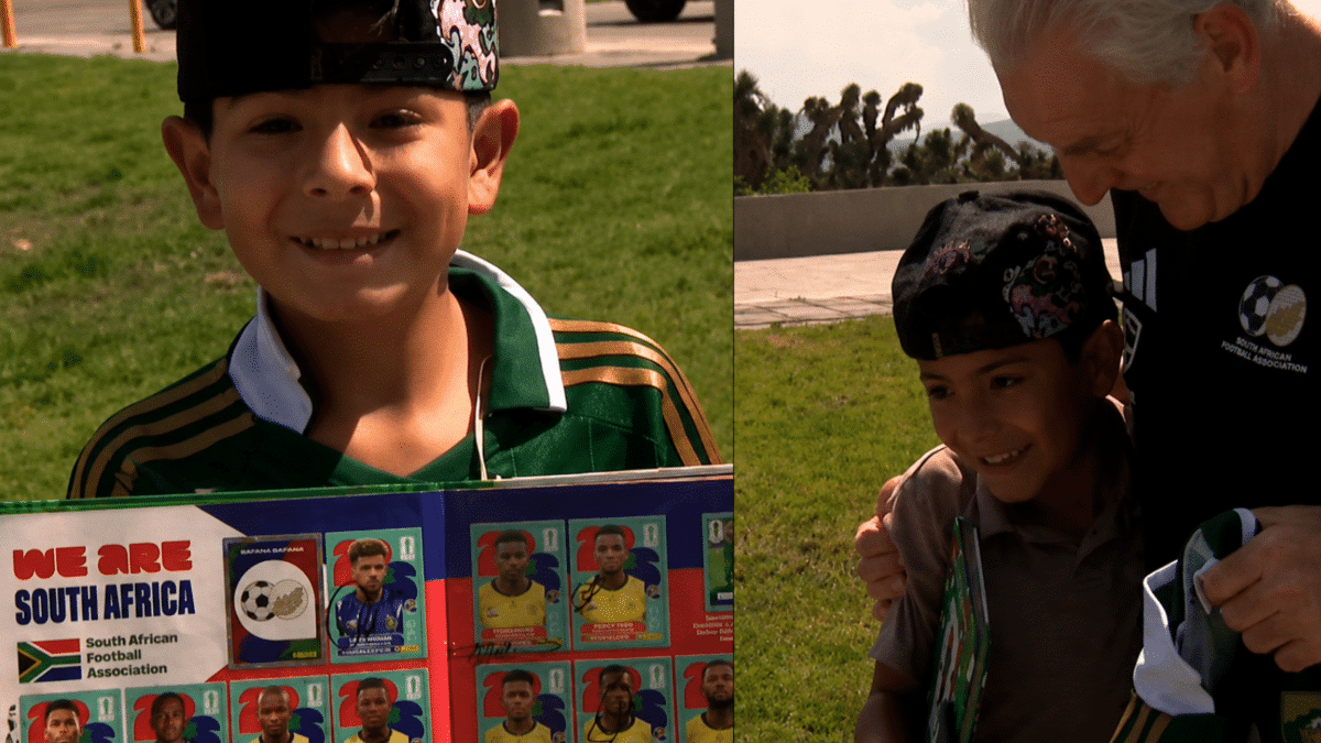 Luchito el niño mexicano que conquistó a la selección de Sudáfrica con su álbum Panini del Mundial