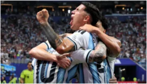 En un final de película, Argentina remontó un 0-2 y venció 3-2 a Egipto para clasificar a los cuartos de final del Mundial 2026.