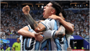 En un final de película, Argentina remontó un 0-2 y venció 3-2 a Egipto para clasificar a los cuartos de final del Mundial 2026.