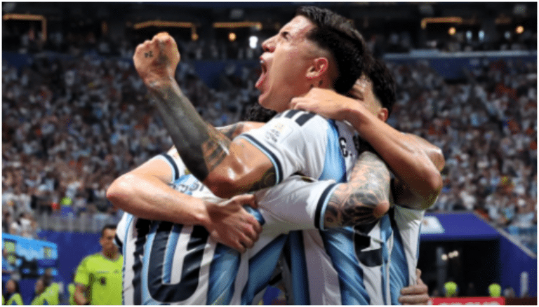En un final de película, Argentina remontó un 0-2 y venció 3-2 a Egipto para clasificar a los cuartos de final del Mundial 2026.