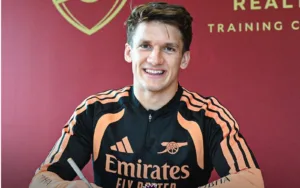 Christos Tzolis ficha por el Arsenal con altas expectativas tras su paso por el Brujas