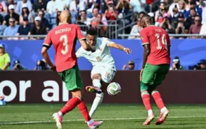 Mbappé calma a Francia: "Estoy bien" pese al golpe en el tobillo rumbo a semifinales
