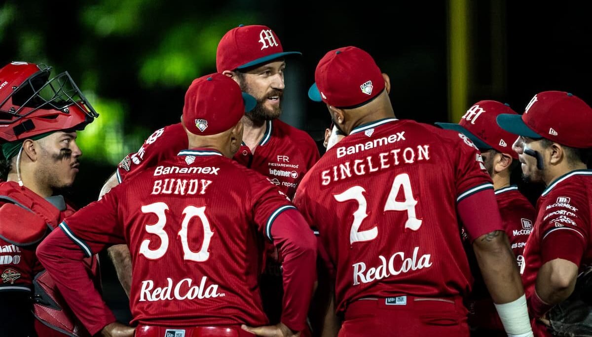 Spider-Man y los Diablos Rojos durante la serie contra El Águila
