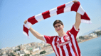 El delantero mexicano Armando "La Hormiga" González se convirtió oficialmente en nuevo jugador del Olympiacos de Grecia tras cerrarse su transferencia definitiva desde las Chivas de Guadalajara por un monto de 10 millones de euros más 2 millones en variables.
