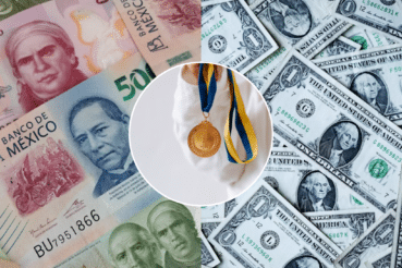 El dólar se acercó a 17 pesos este viernes: Descubre a quién beneficia y a quién no le conviene.