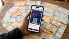 Pantalla de celular mostrando un boleto digital con código QR dinámico de Ticketmaster.