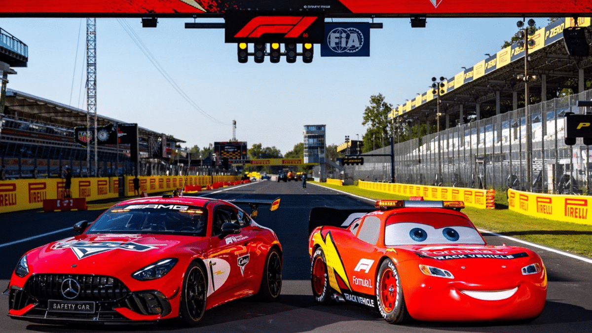 Rayo McQueen llega a Monza como vehículo oficial del Gran Premio de Italia.