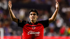 Gilberto Mora, la joya de 17 años de los Xolos de Tijuana, hace historia al consolidarse como el jugador más valioso en la historia de la Liga MX con un valor de 25 millones de euros.