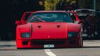 Lewis Hamilton llega a Monza en su Ferrari F40 este 3 de septiembre y recrea su foto de Maranello
