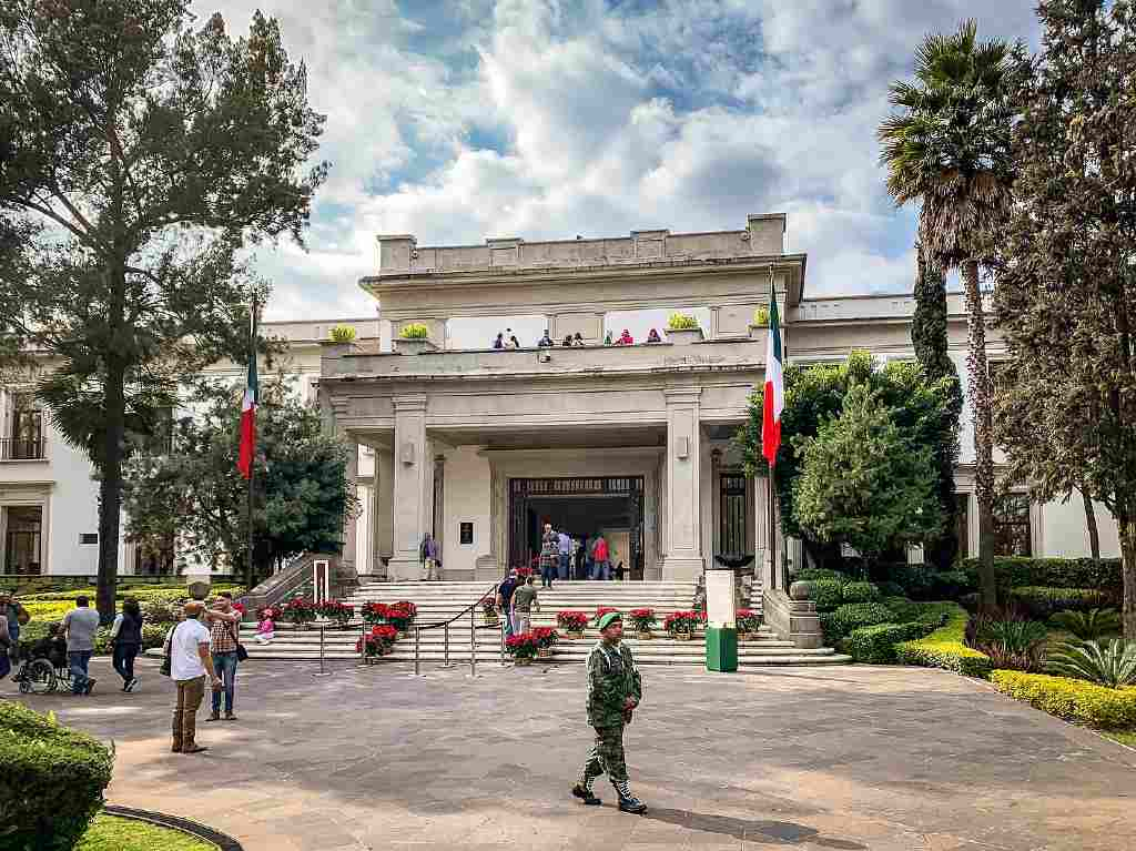 Recorrido por el Complejo Cultural Los Pinos