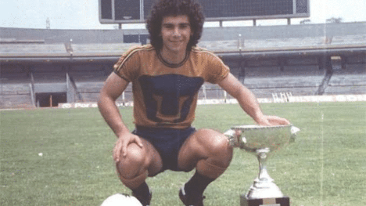 Hugo Sánchez cumple 50 años de su debut con Pumas: sus títulos, goles y récords en el futbol