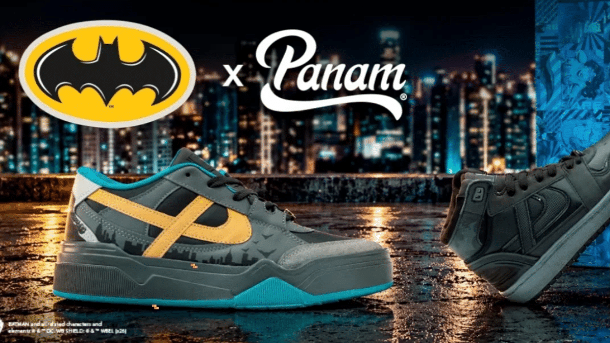 Tenis Panam Flip Batman Clásico en color negro con detalles del murciélago, vistos de perfil.