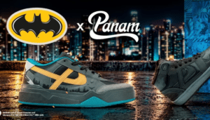 Tenis Panam Flip Batman Clásico en color negro con detalles del murciélago, vistos de perfil.