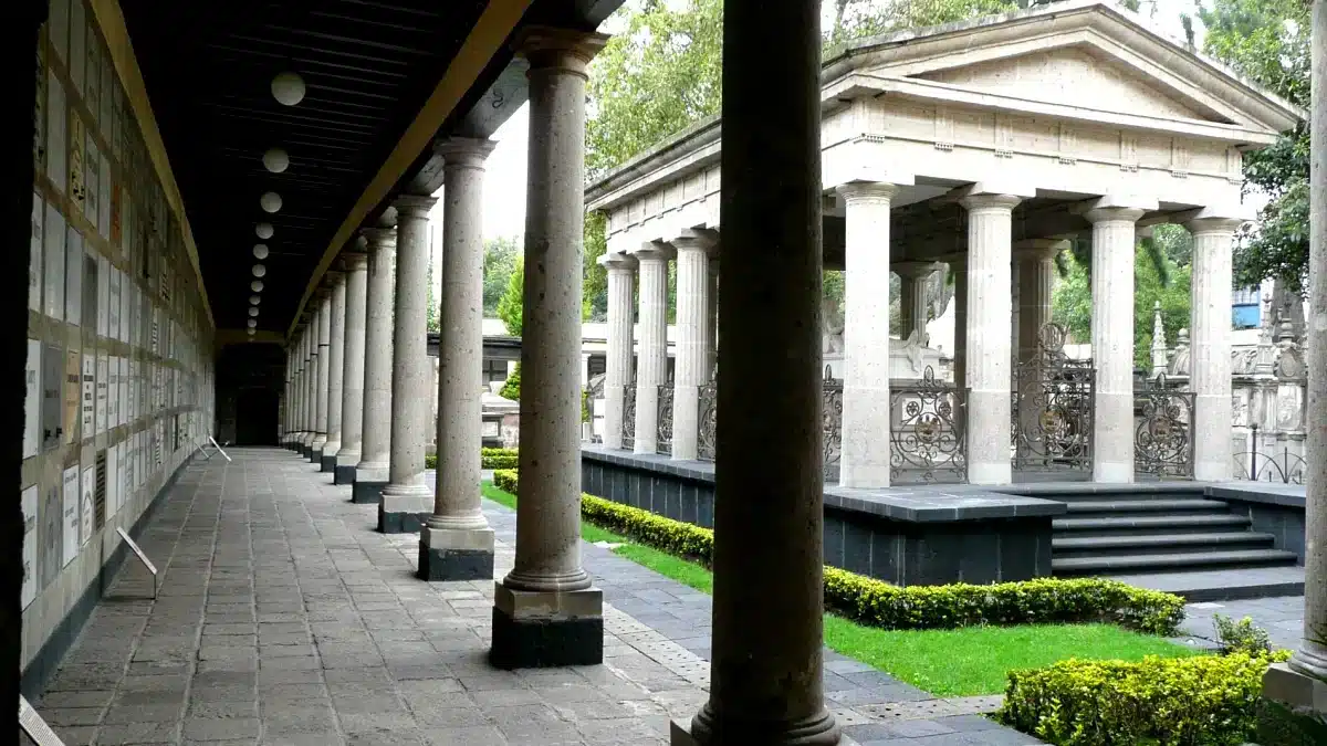 semana-gotica-cdmx-panteon-san-fernando-programa-fin-de-semana